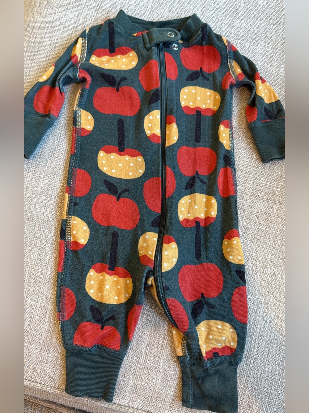 Hanna Andersson 0-3M One-Piece Zipper PJs with  Apple Print